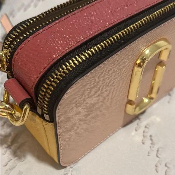 Marc Jacobs Pink and Gold Crossbody Bag with Gold Accents - Picture 6 of 10